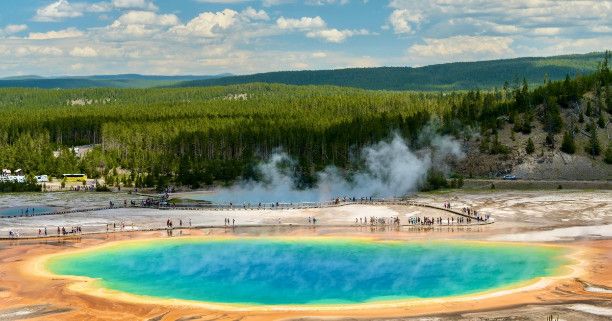 Where Is Yellowstone National Park Located?